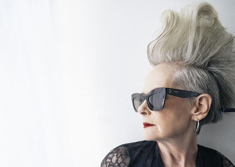 63-летняя бабушка покорила мир моды. Ее стилю позавидуют и молодые!