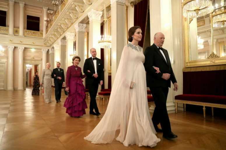 Кейт Миддлтон всех поразила вечерним платьем на светском мероприятии в Норвегии